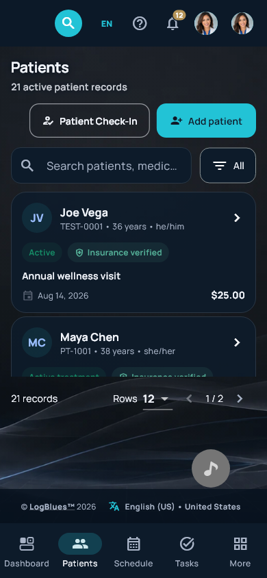 Expedientes de pacientes en un celular, con el tema Midnight Clinical